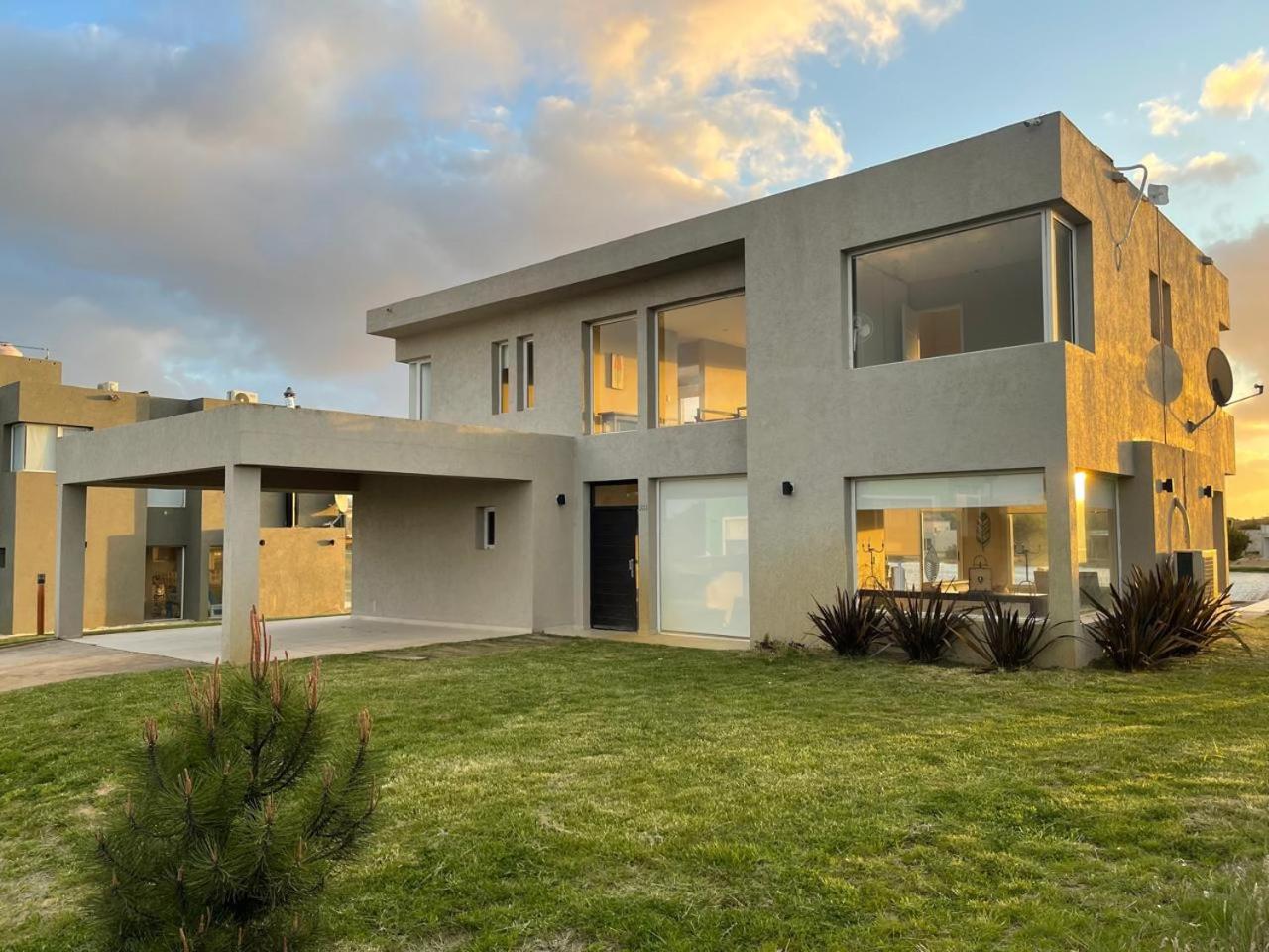 Exclusivo Chalet con Vista al Lago