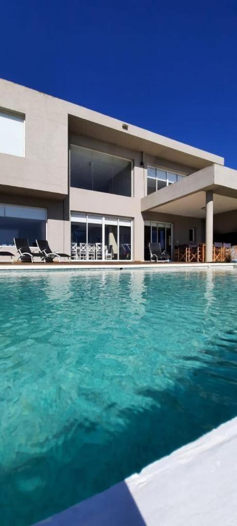 Exclusivo Chalet con Vista al Lago