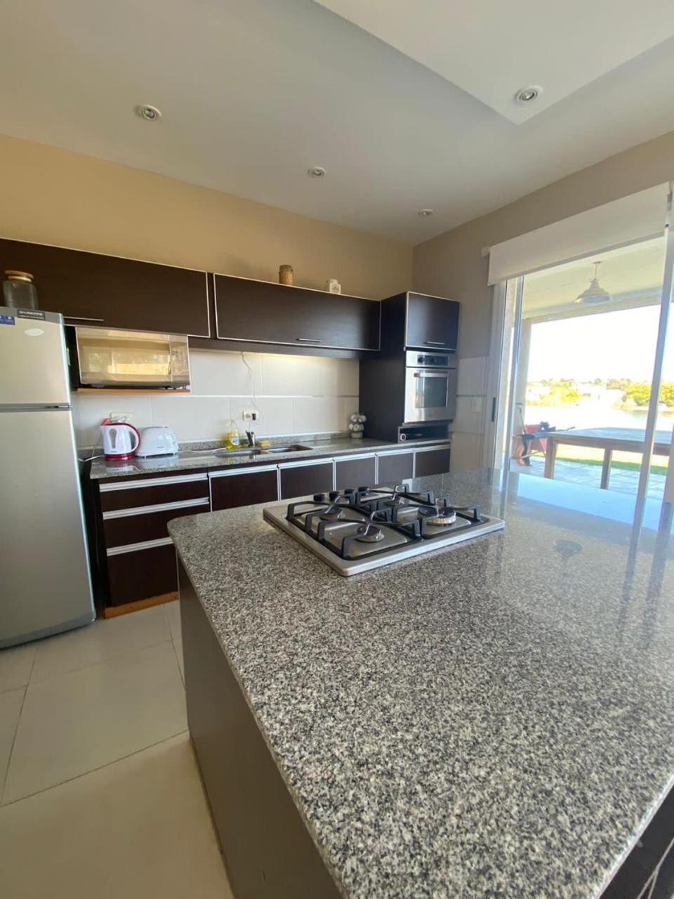 Exclusivo Chalet con Vista al Lago