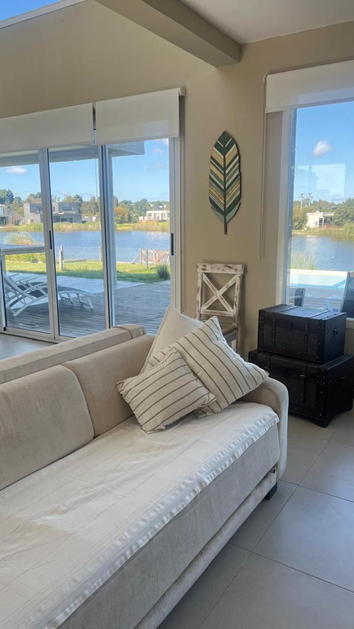 Exclusivo Chalet con Vista al Lago