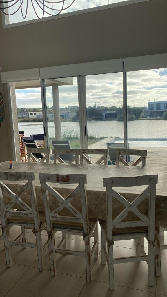 Exclusivo Chalet con Vista al Lago