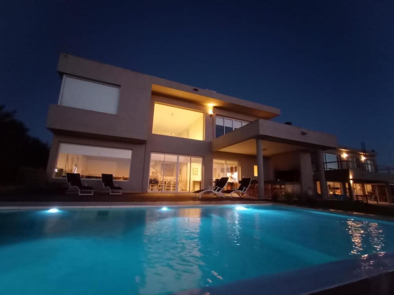 Exclusivo Chalet con Vista al Lago