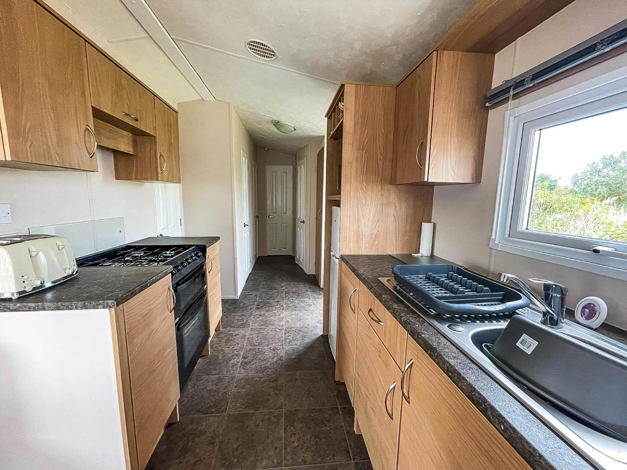Homely 8 Berth Caravan In Southview Holiday Park, Ref 33048Tc view 5