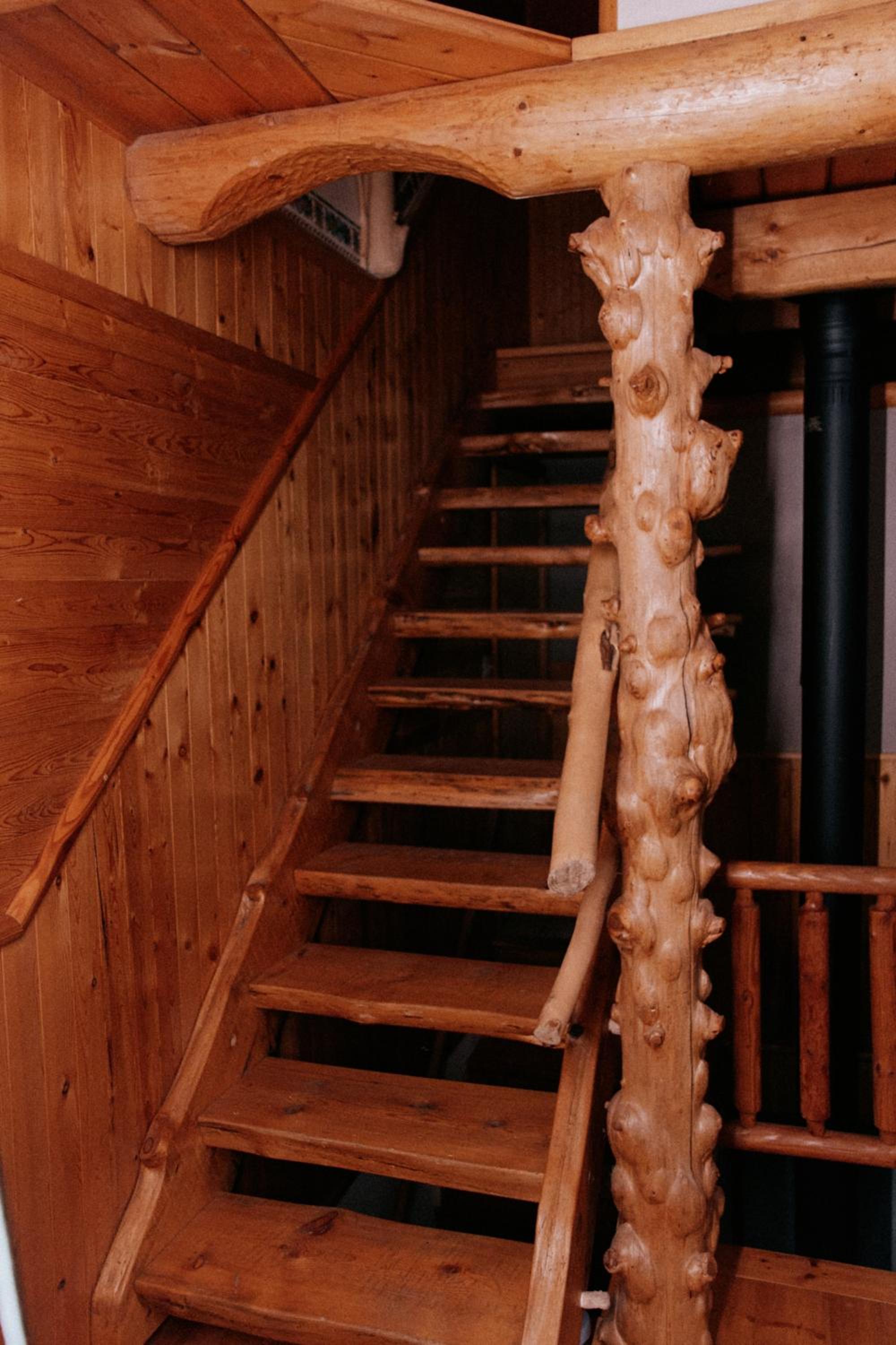 Rustic Executive Cabin at Beaverfoot