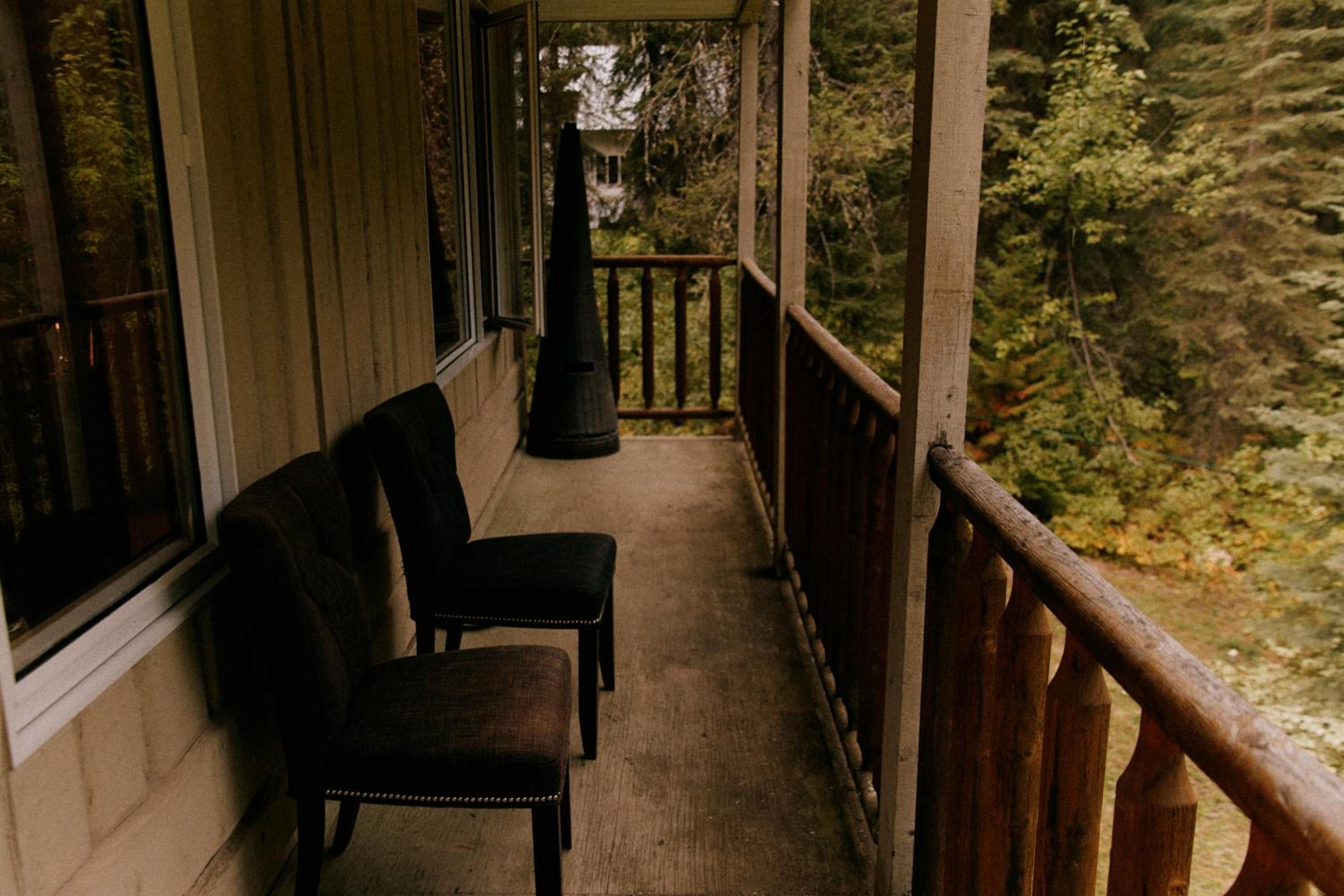 Rustic Executive Cabin at Beaverfoot
