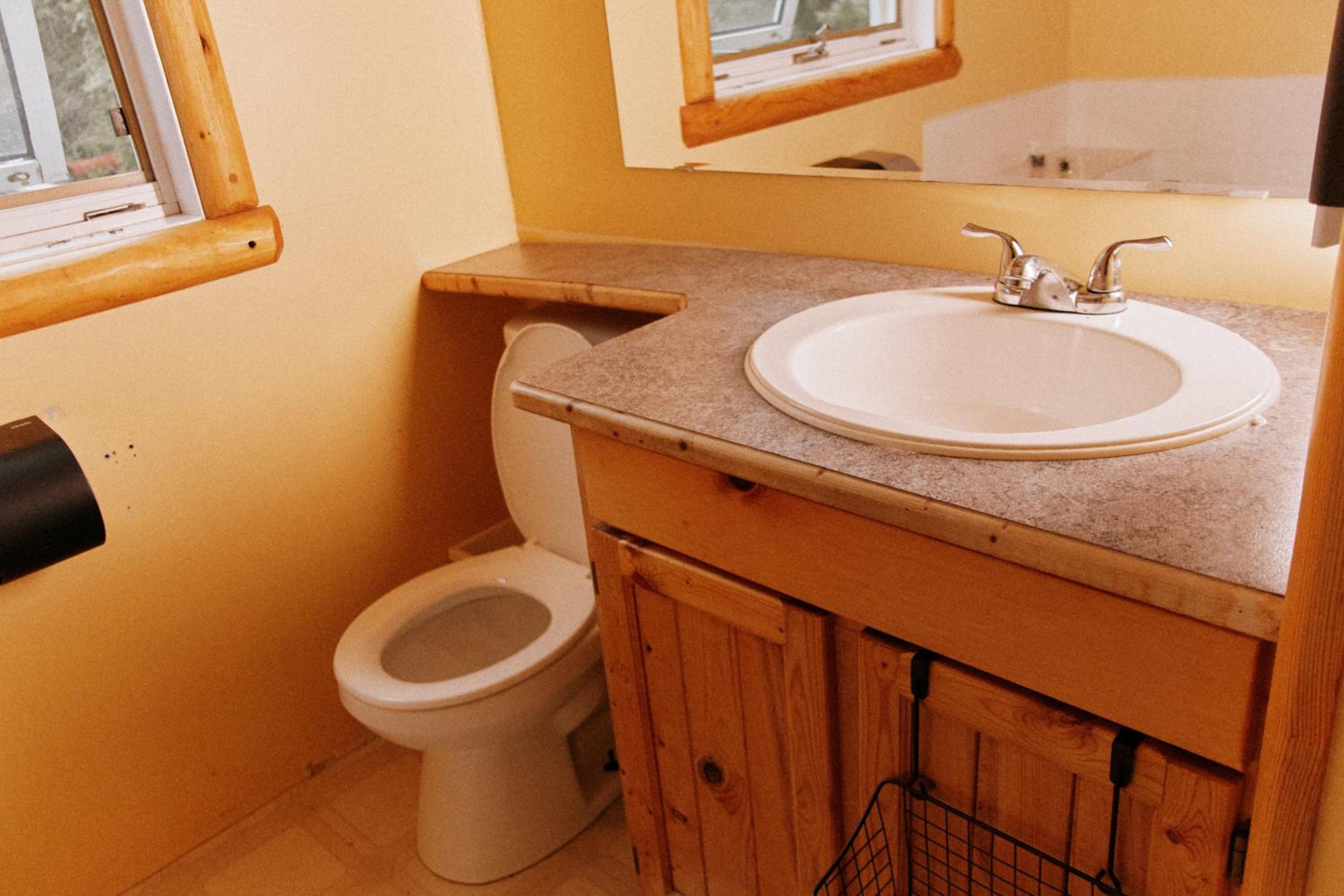 Rustic Executive Cabin at Beaverfoot