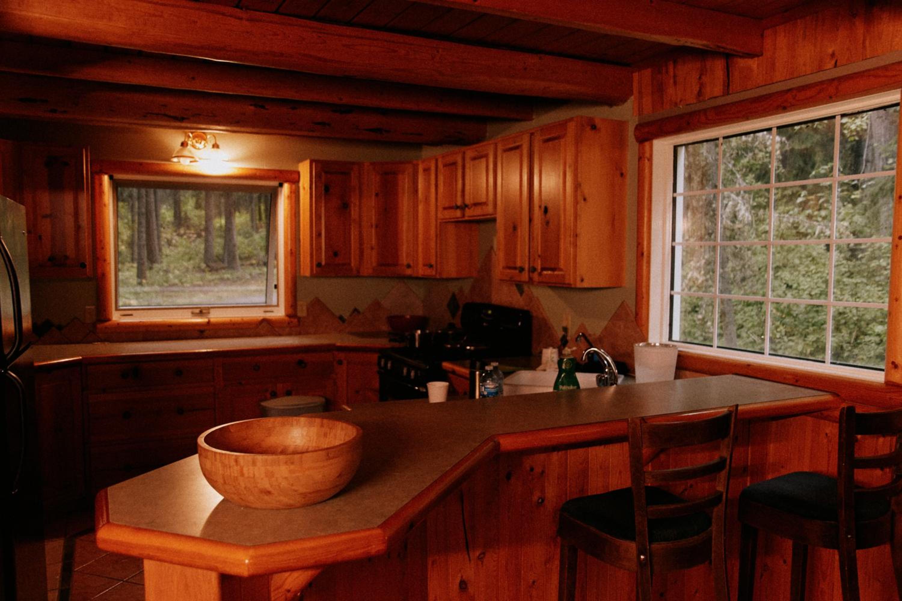 Rustic Executive Cabin at Beaverfoot