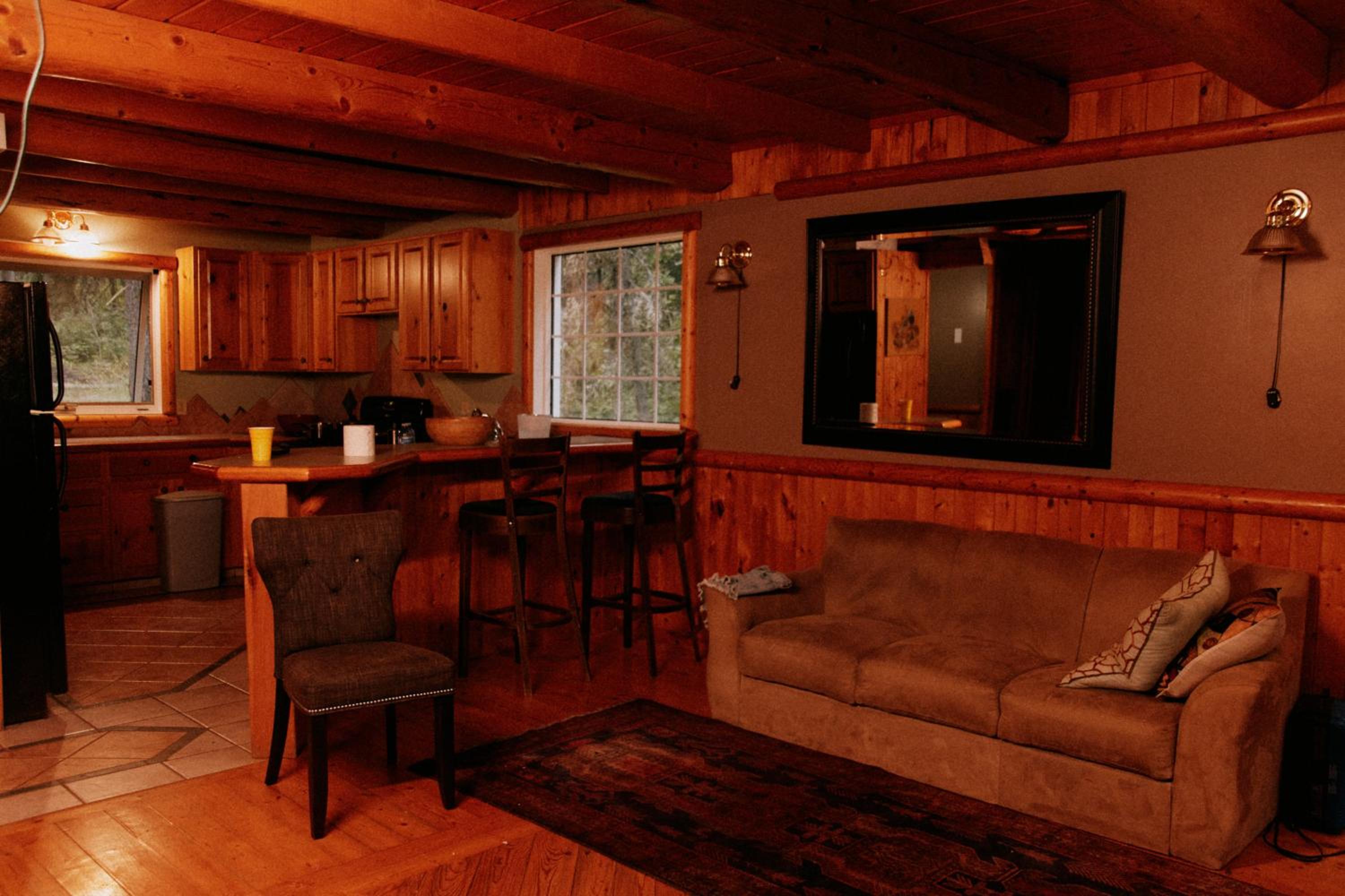 Rustic Executive Cabin at Beaverfoot