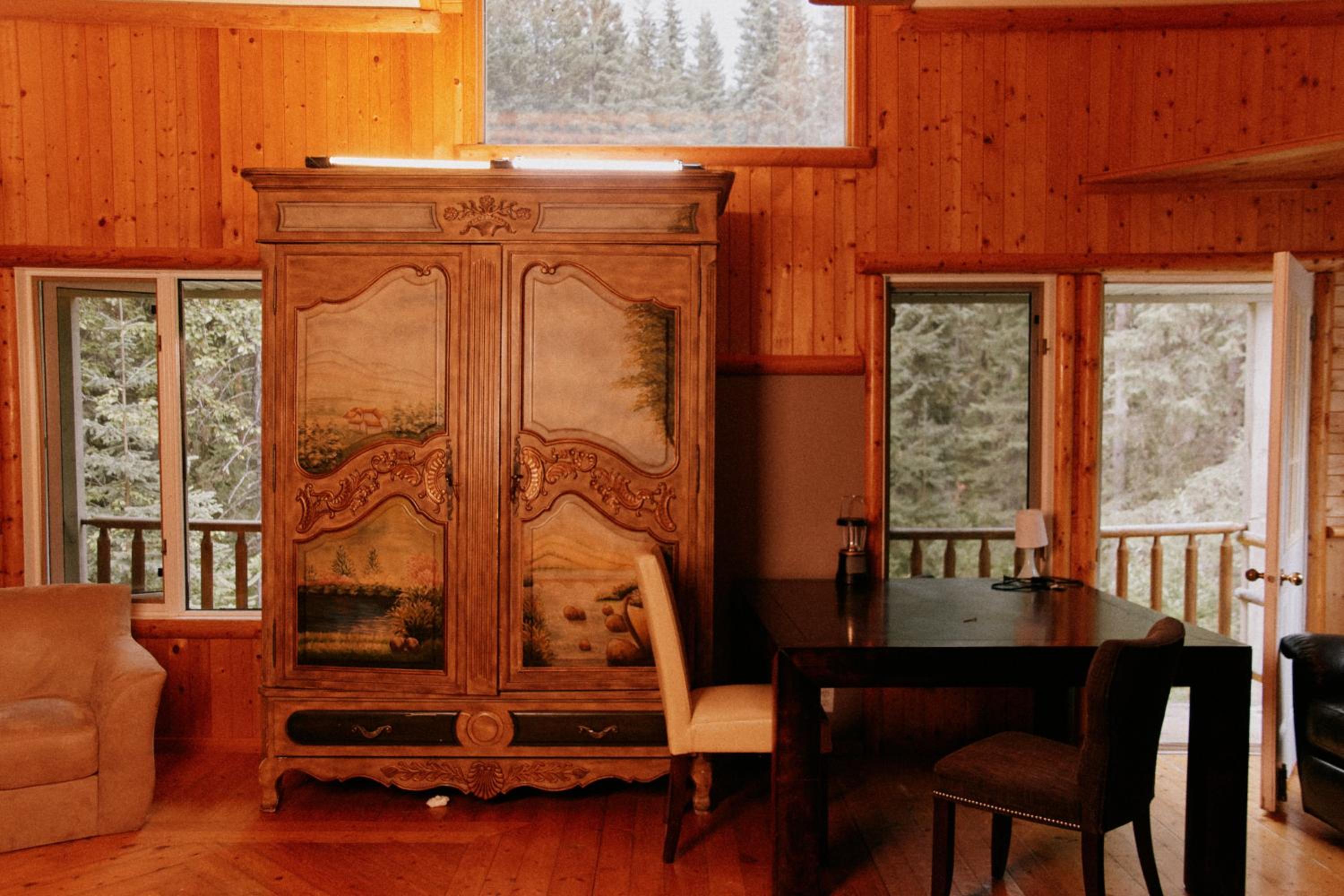 Rustic Executive Cabin at Beaverfoot