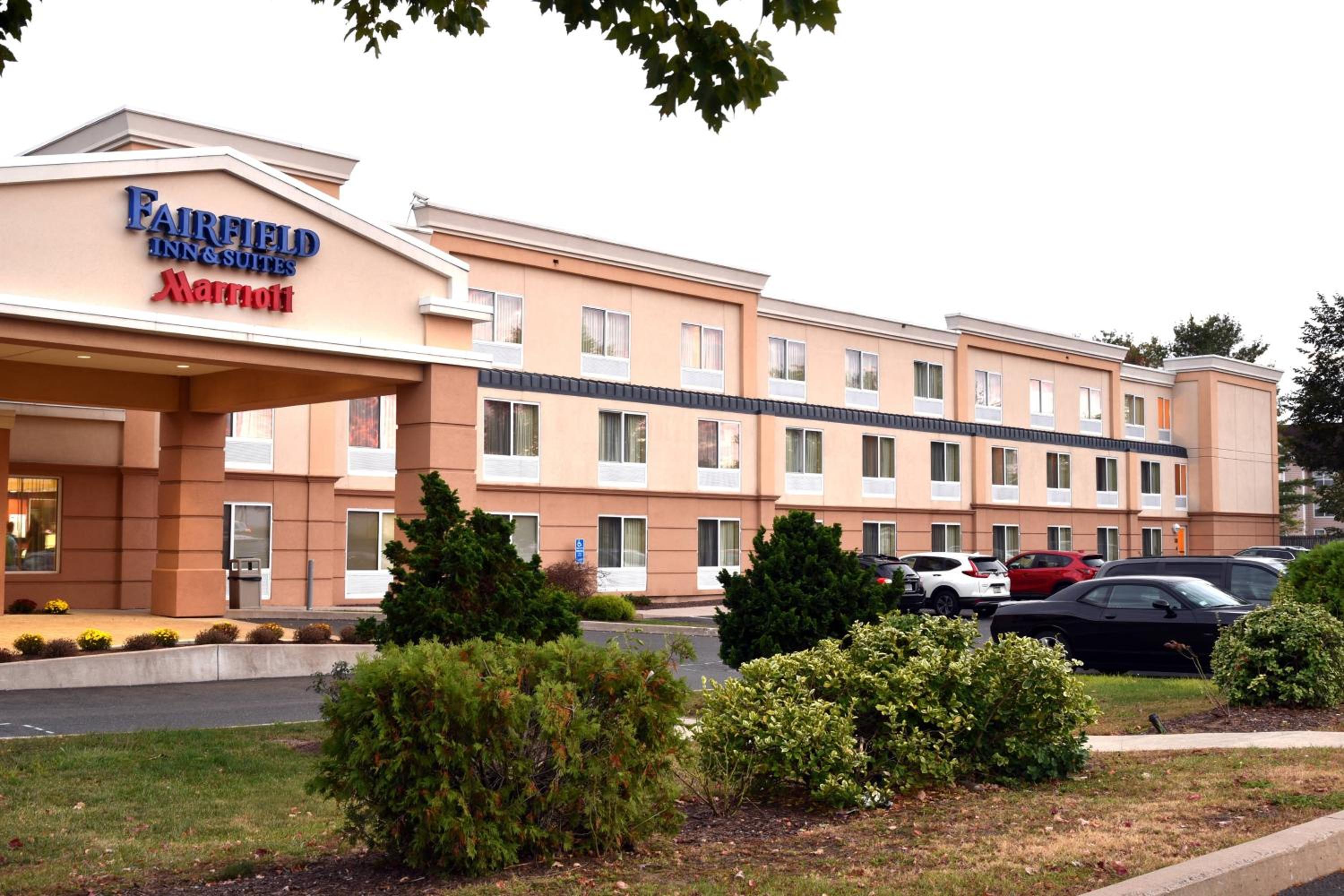 Hotel Fairfield Inn Hartford Airport - Image 1