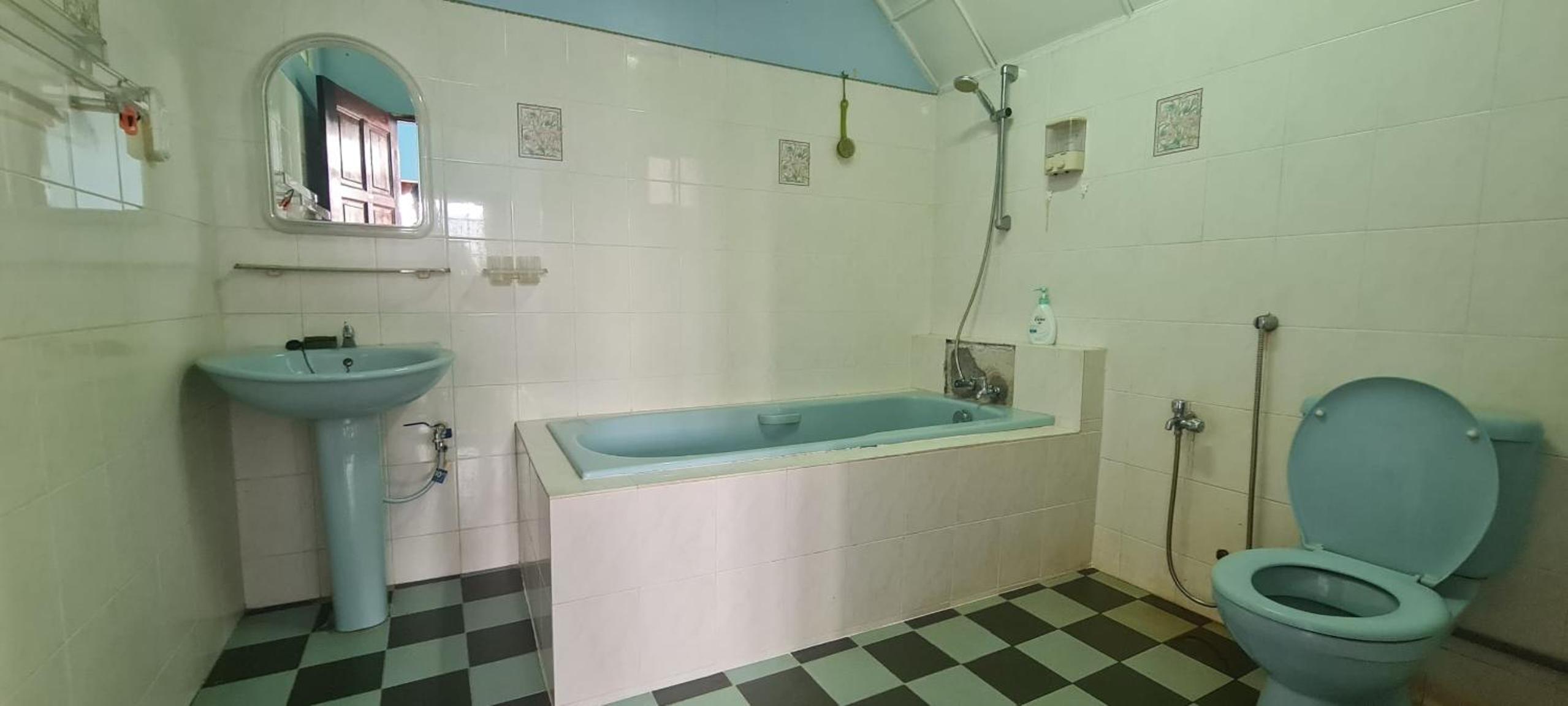 Private TTDI Villa Pool & BBQ, Pingpong table, 6BR, Sleeps 25pax and family friendly