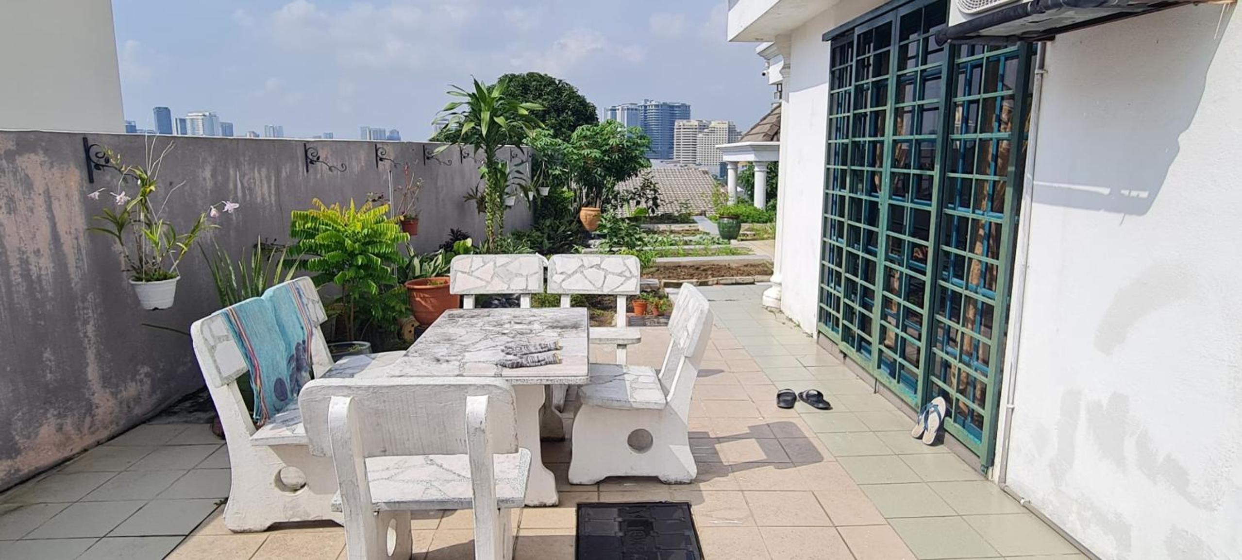Private TTDI Villa Pool & BBQ, Pingpong table, 6BR, Sleeps 25pax and family friendly