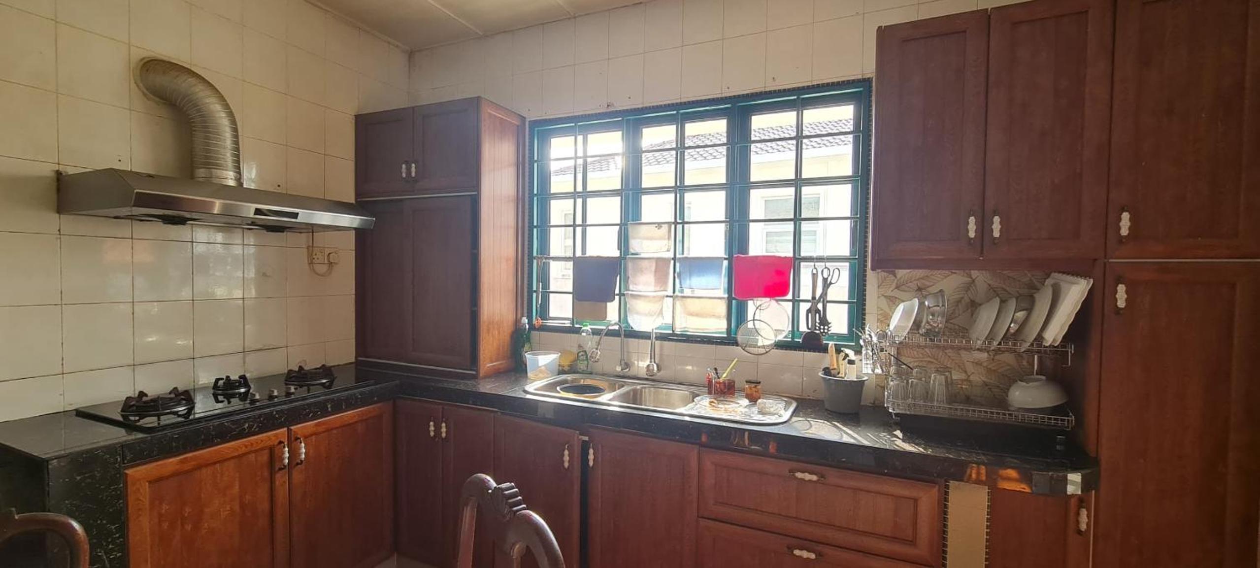 Private TTDI Villa Pool & BBQ, Pingpong table, 6BR, Sleeps 25pax and family friendly