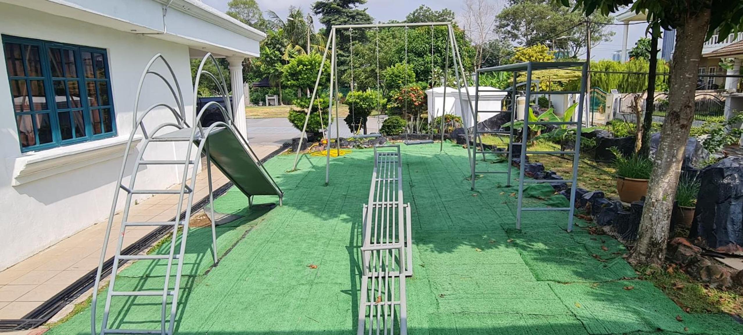 Private TTDI Villa Pool & BBQ, Pingpong table, 6BR, Sleeps 25pax and family friendly