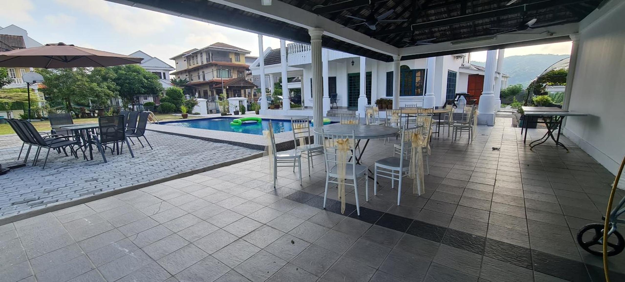 Private TTDI Villa Pool & BBQ, Pingpong table, 6BR, Sleeps 25pax and family friendly
