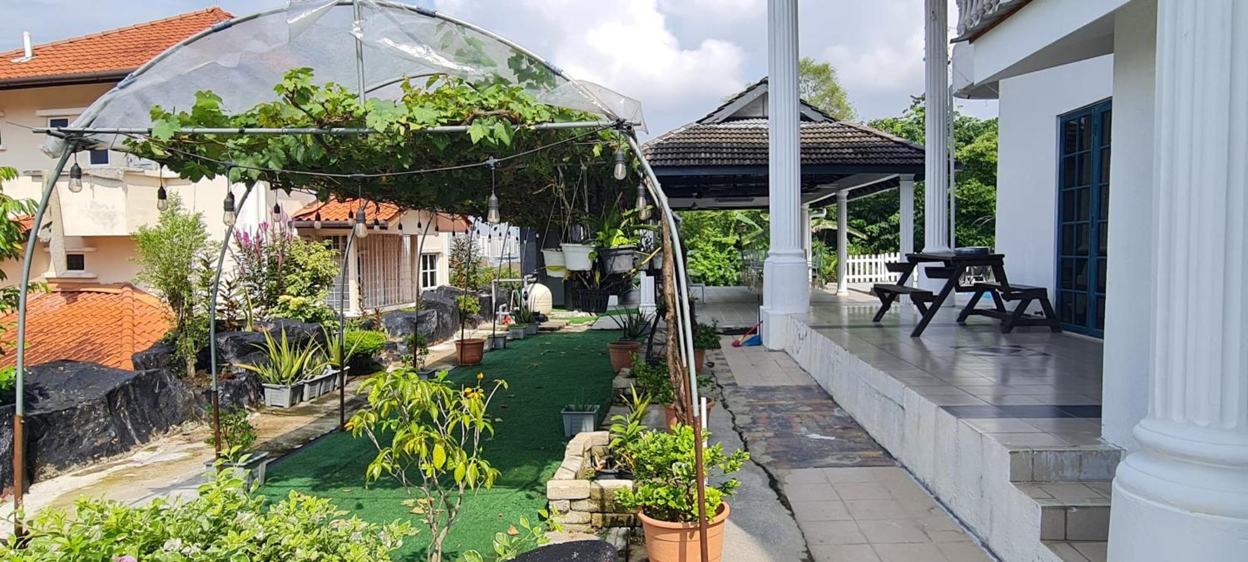Private TTDI Villa Pool & BBQ, Pingpong table, 6BR, Sleeps 25pax and family friendly
