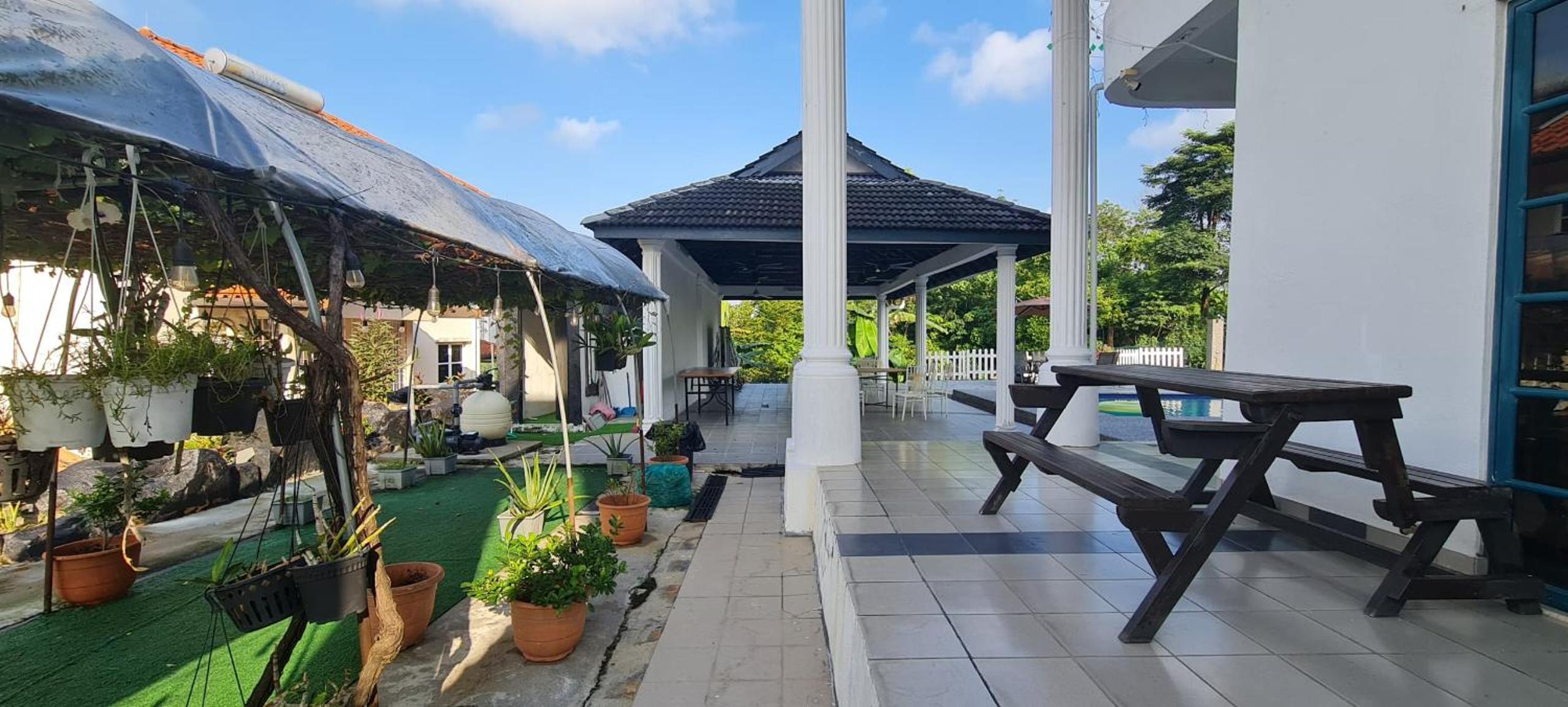 Private TTDI Villa Pool & BBQ, Pingpong table, 6BR, Sleeps 25pax and family friendly