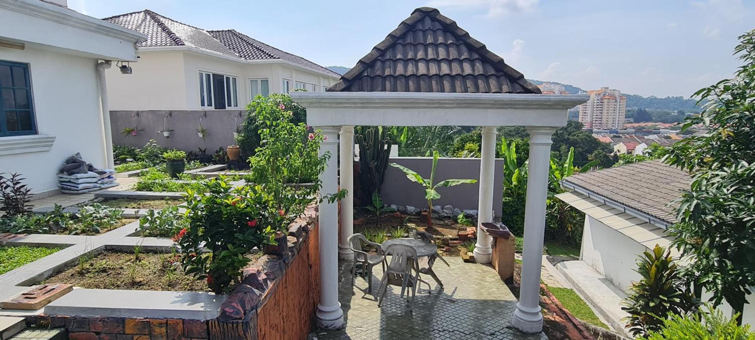 Private TTDI Villa Pool & BBQ, Pingpong table, 6BR, Sleeps 25pax and family friendly
