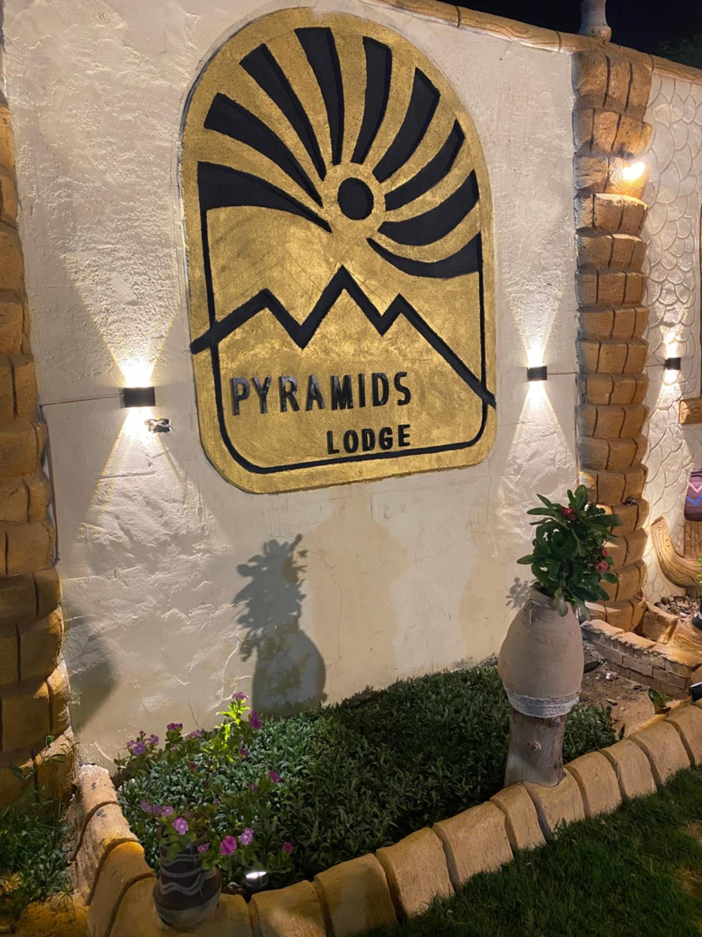 Pyramids Lodge Hotel