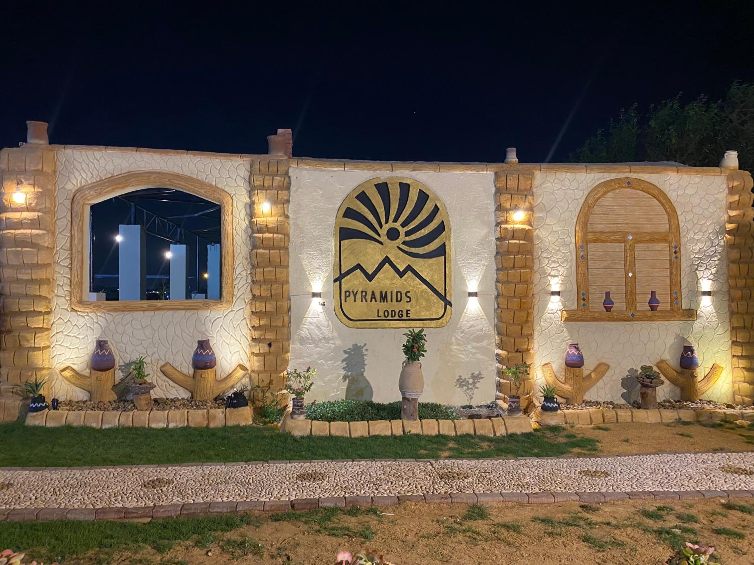 Pyramids Lodge Hotel
