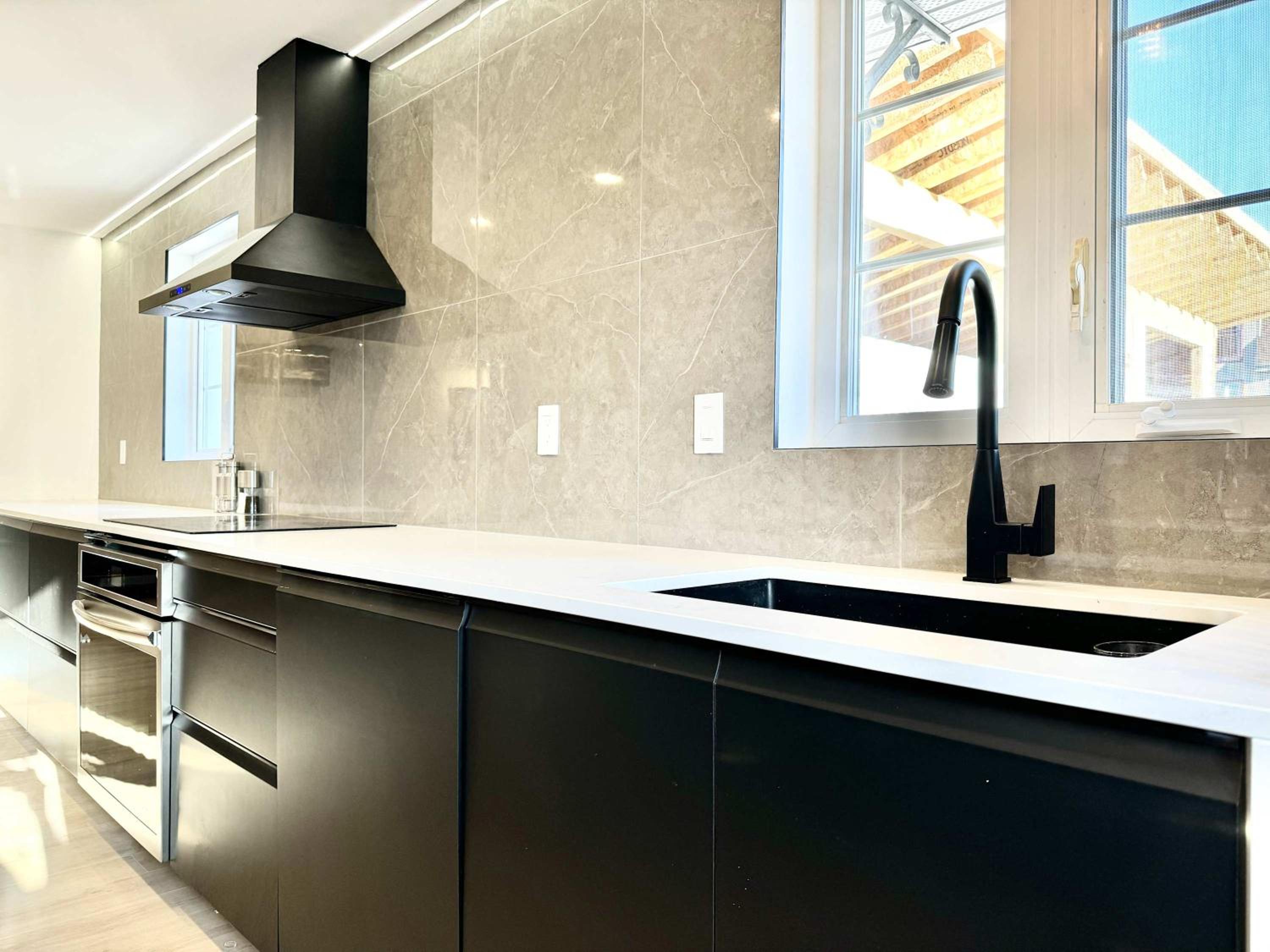 The Royal Suite - Hot Tub - Free EV Chrger
