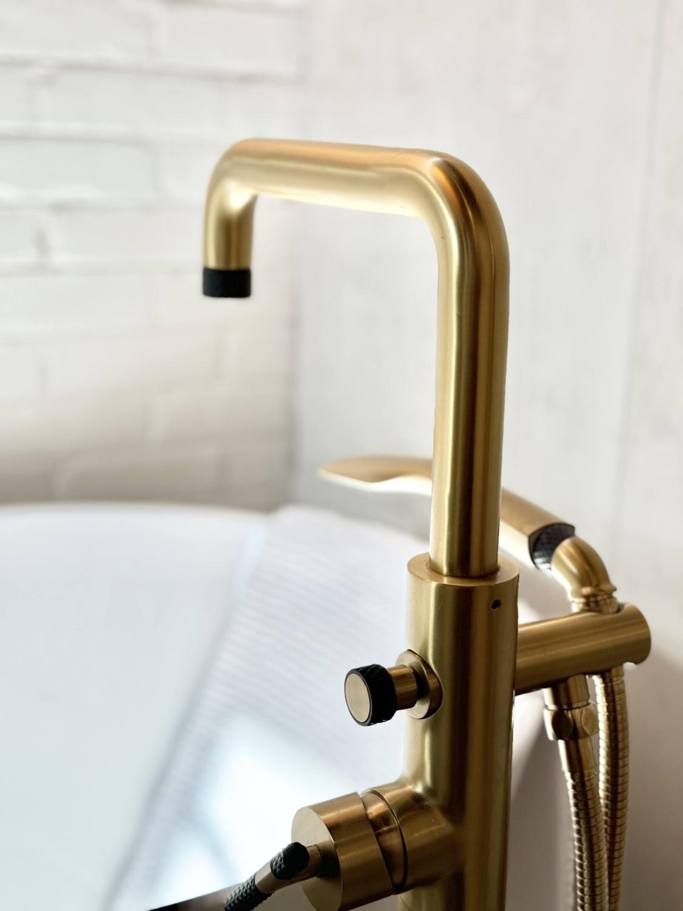 The Royal Suite - Hot Tub - Free EV Chrger