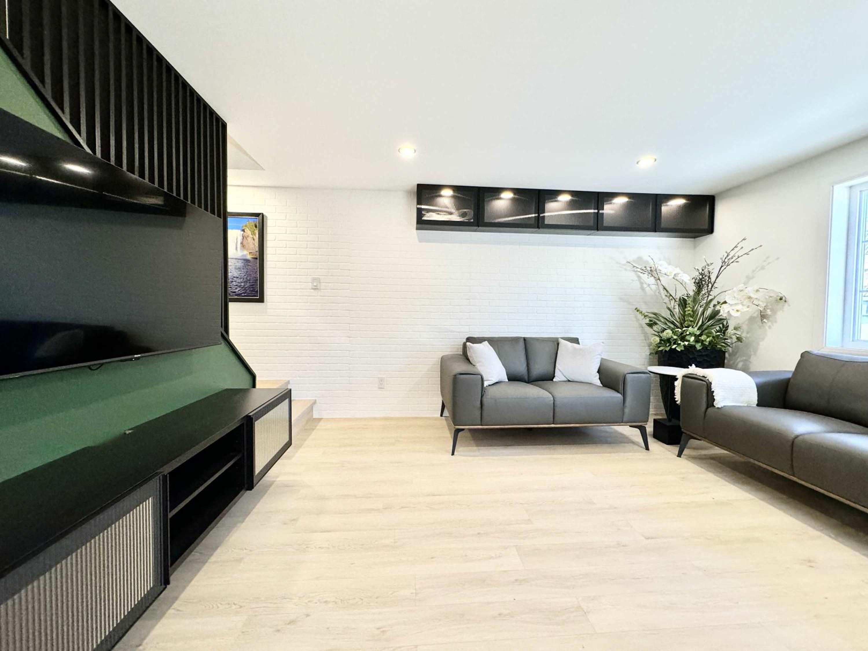 The Royal Suite - Hot Tub - Free EV Chrger