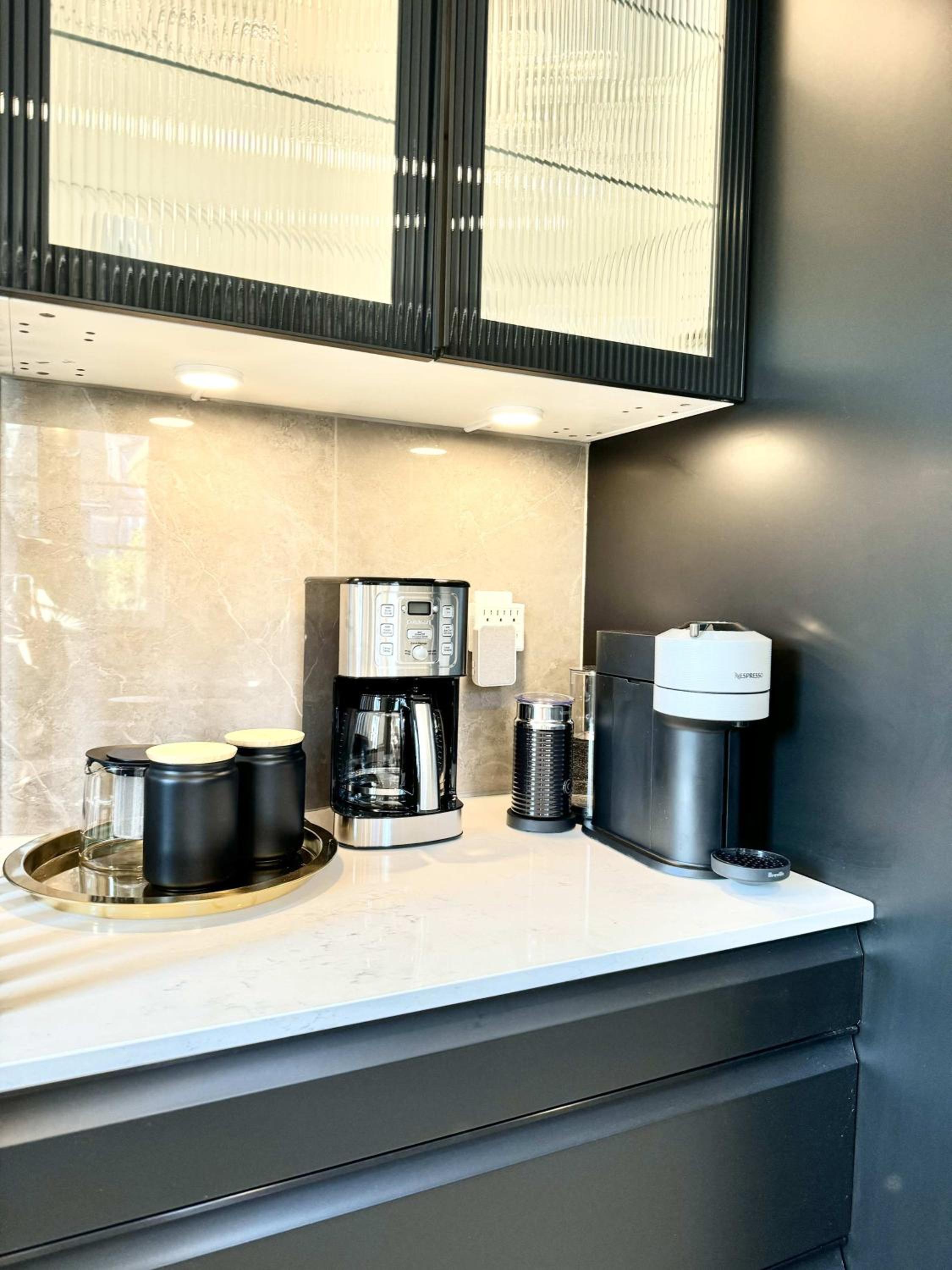The Royal Suite - Hot Tub - Free EV Chrger