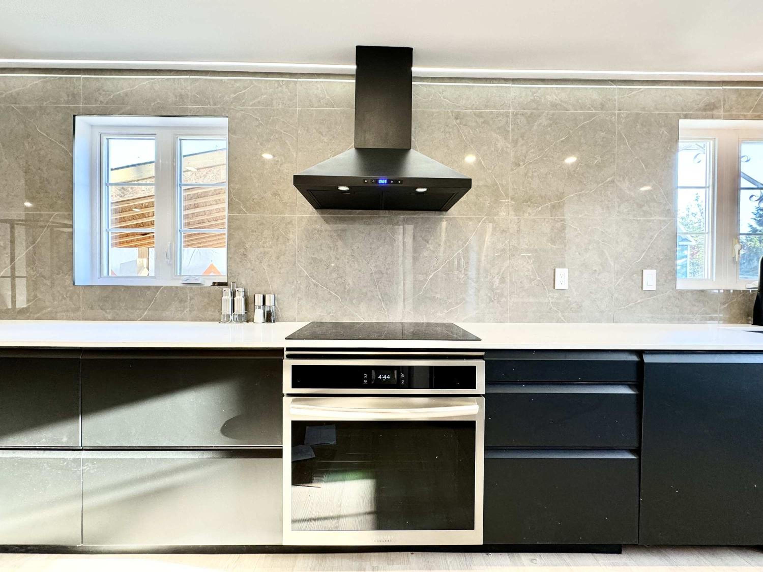 The Royal Suite - Hot Tub - Free EV Chrger