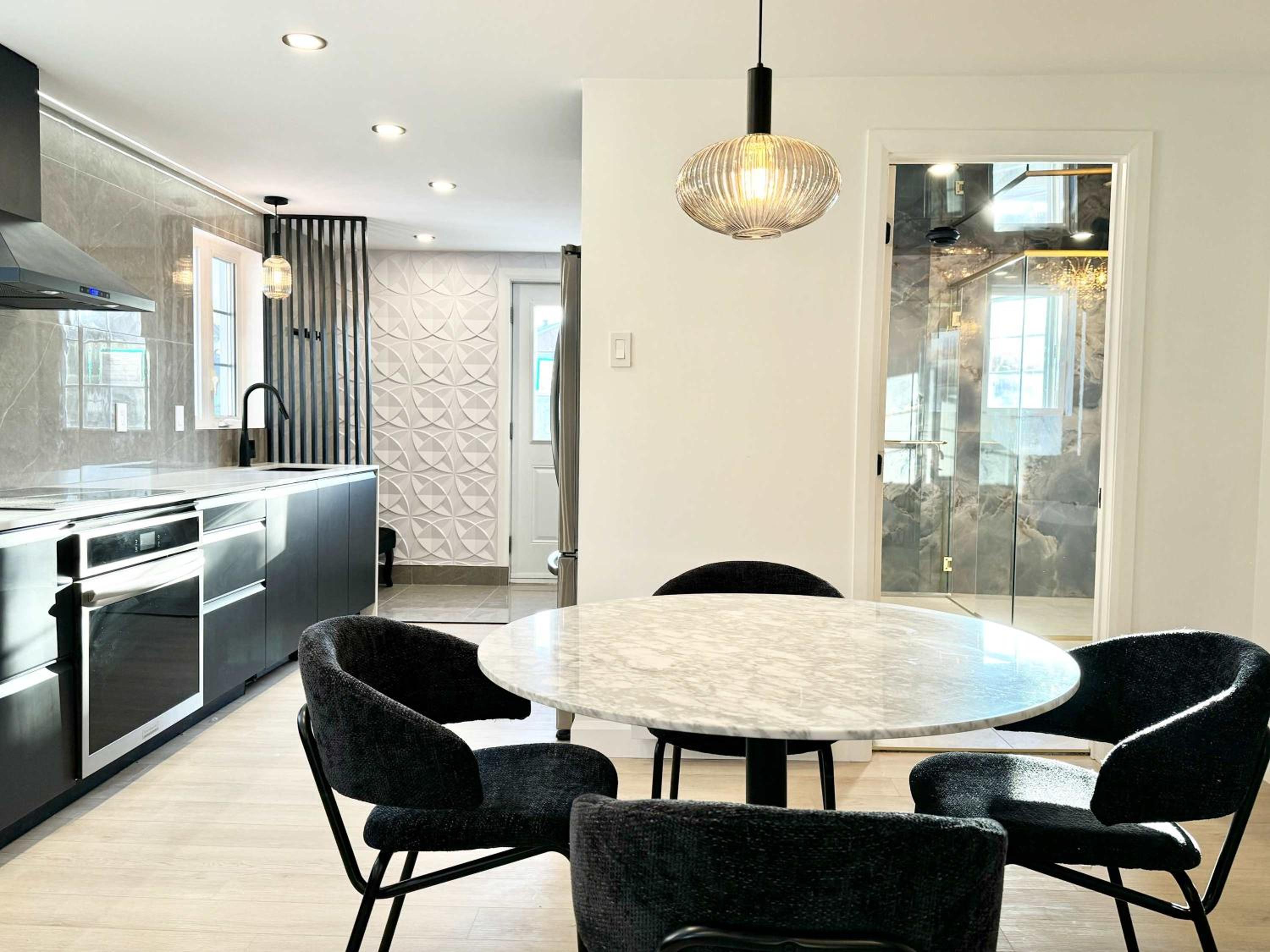 The Royal Suite - Hot Tub - Free EV Chrger
