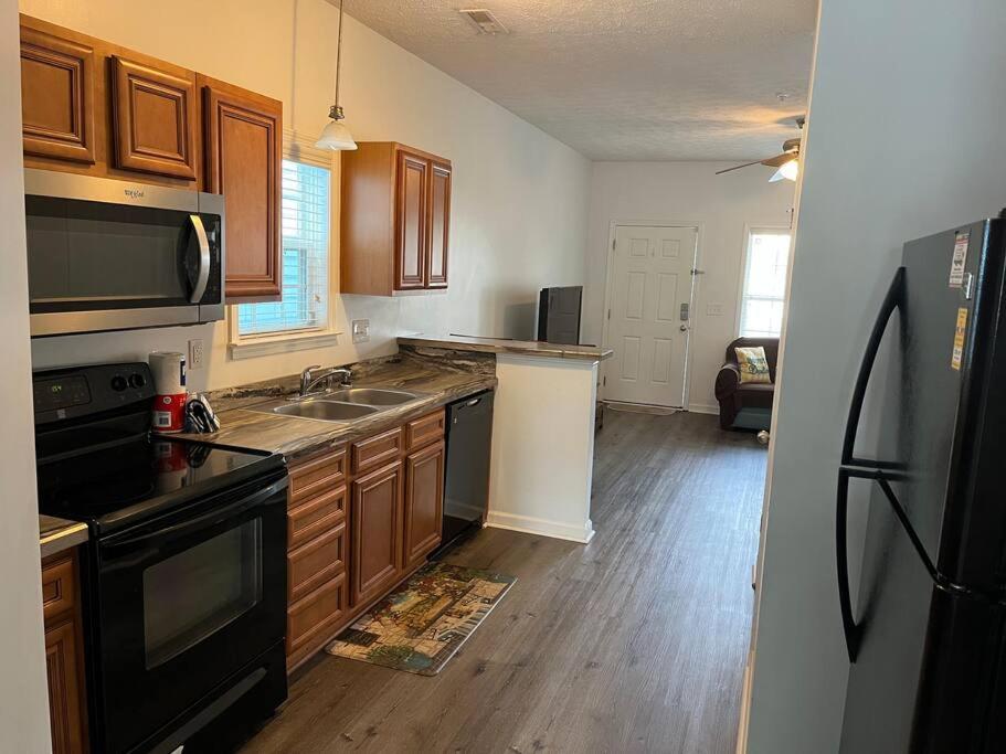 Newly Upgraded 2-BR Cottage, 2 Blocks To Beach view 3