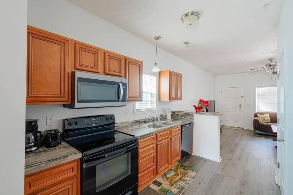 Newly Upgraded 2-BR Cottage, 2 Blocks To Beach view 2
