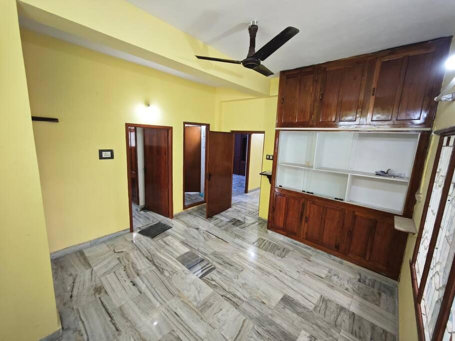 House-of-G 3bhk newly painted flat in AVA road Rajahmundry view 3