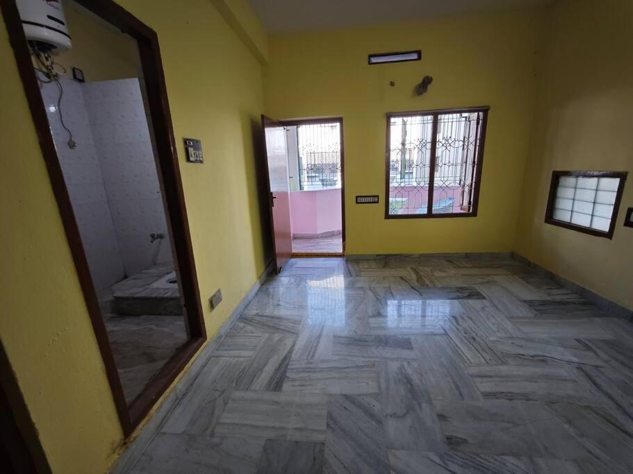 House-of-G 3bhk newly painted flat in AVA road Rajahmundry view 4