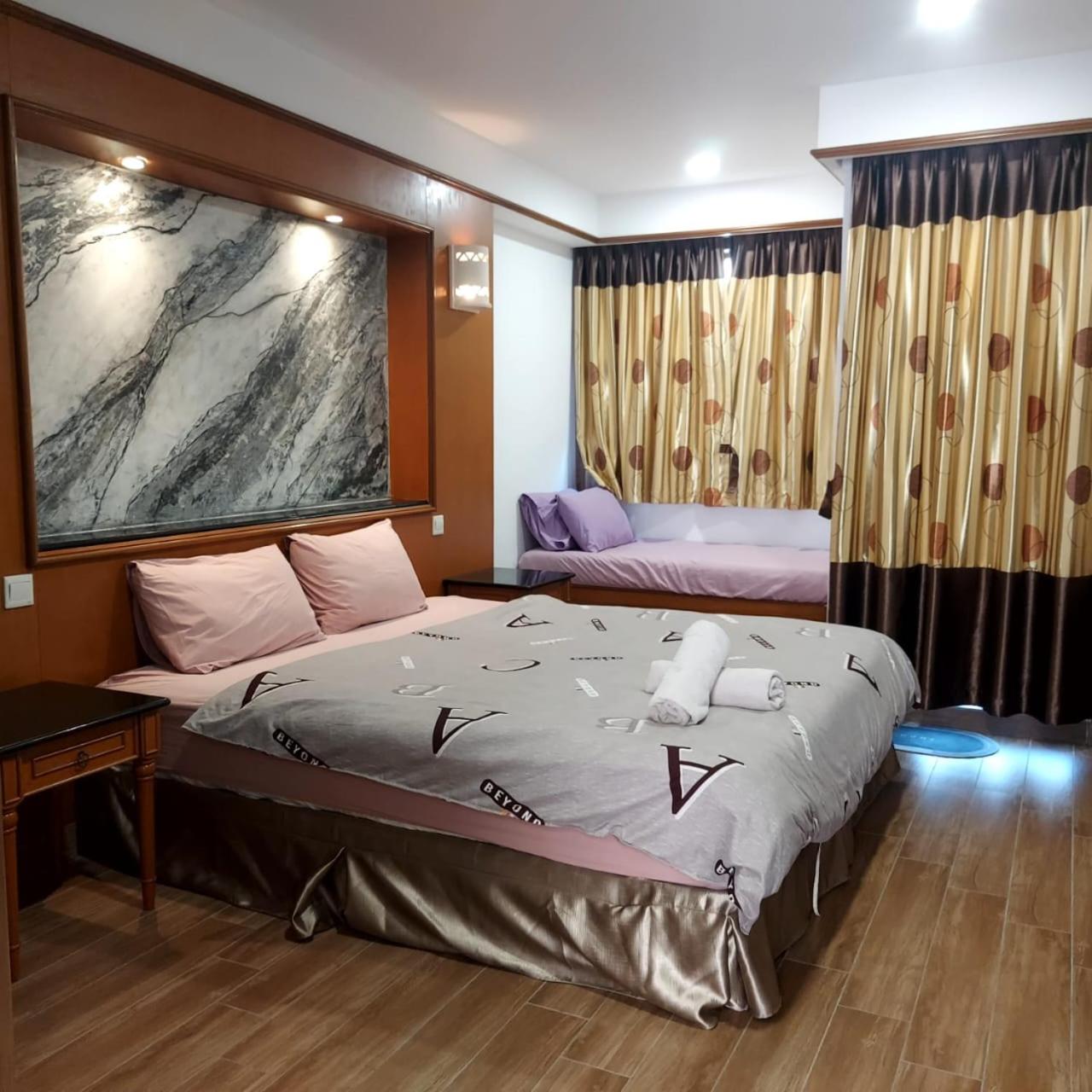 Deluxe Lower Water Chalet Private Unit photo 1