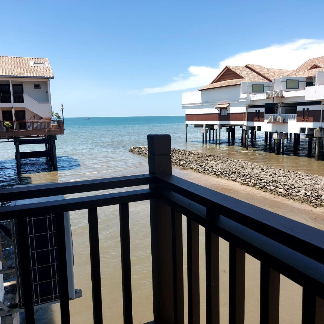 Deluxe Lower Water Chalet Private Unit photo 5