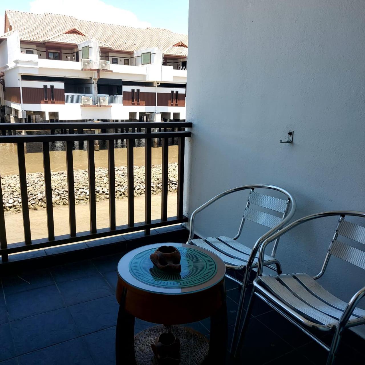 Deluxe Lower Water Chalet Private Unit photo 6