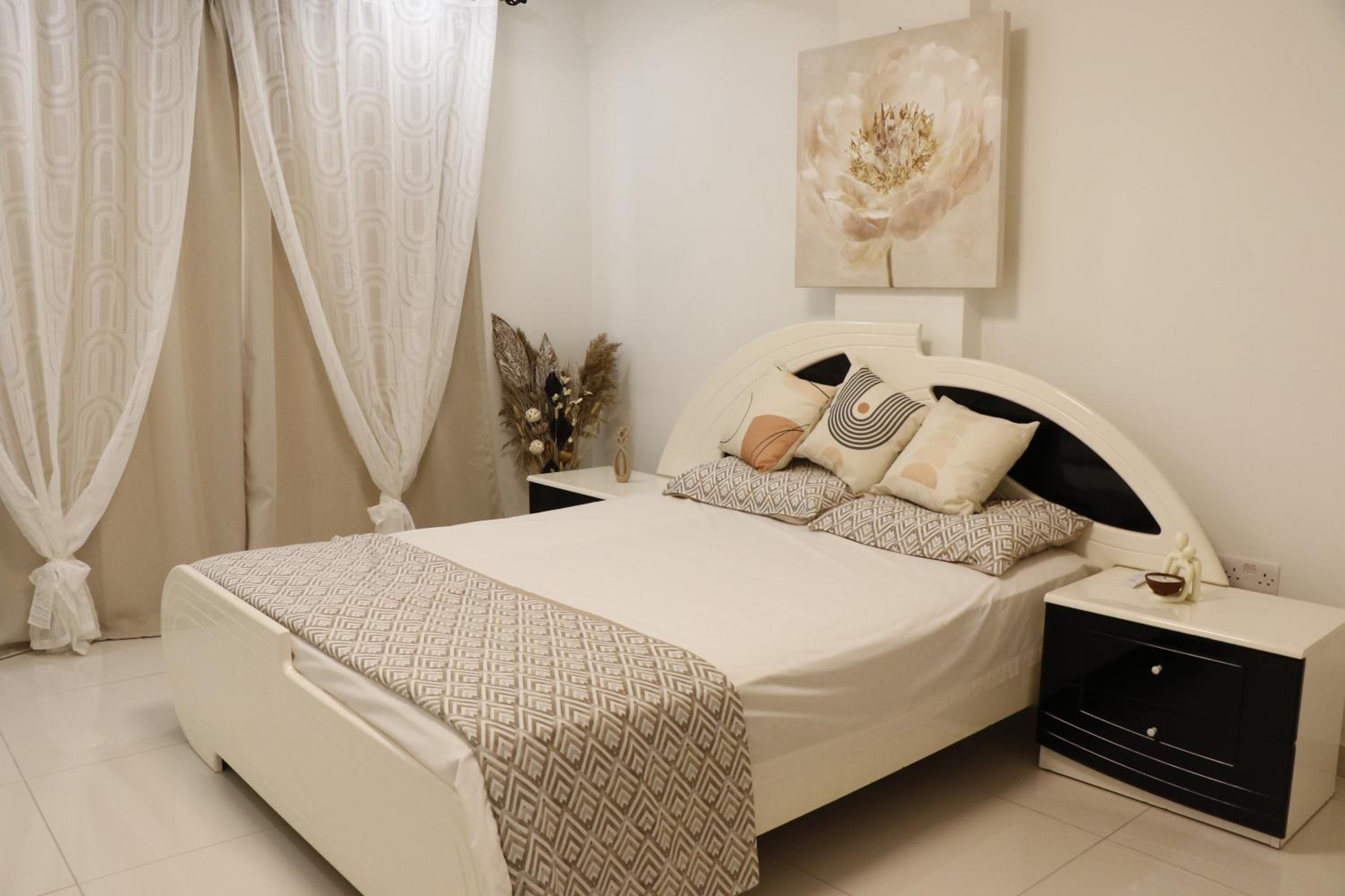 Spacious Apartment, NEAR PINIKOUDES BEACH