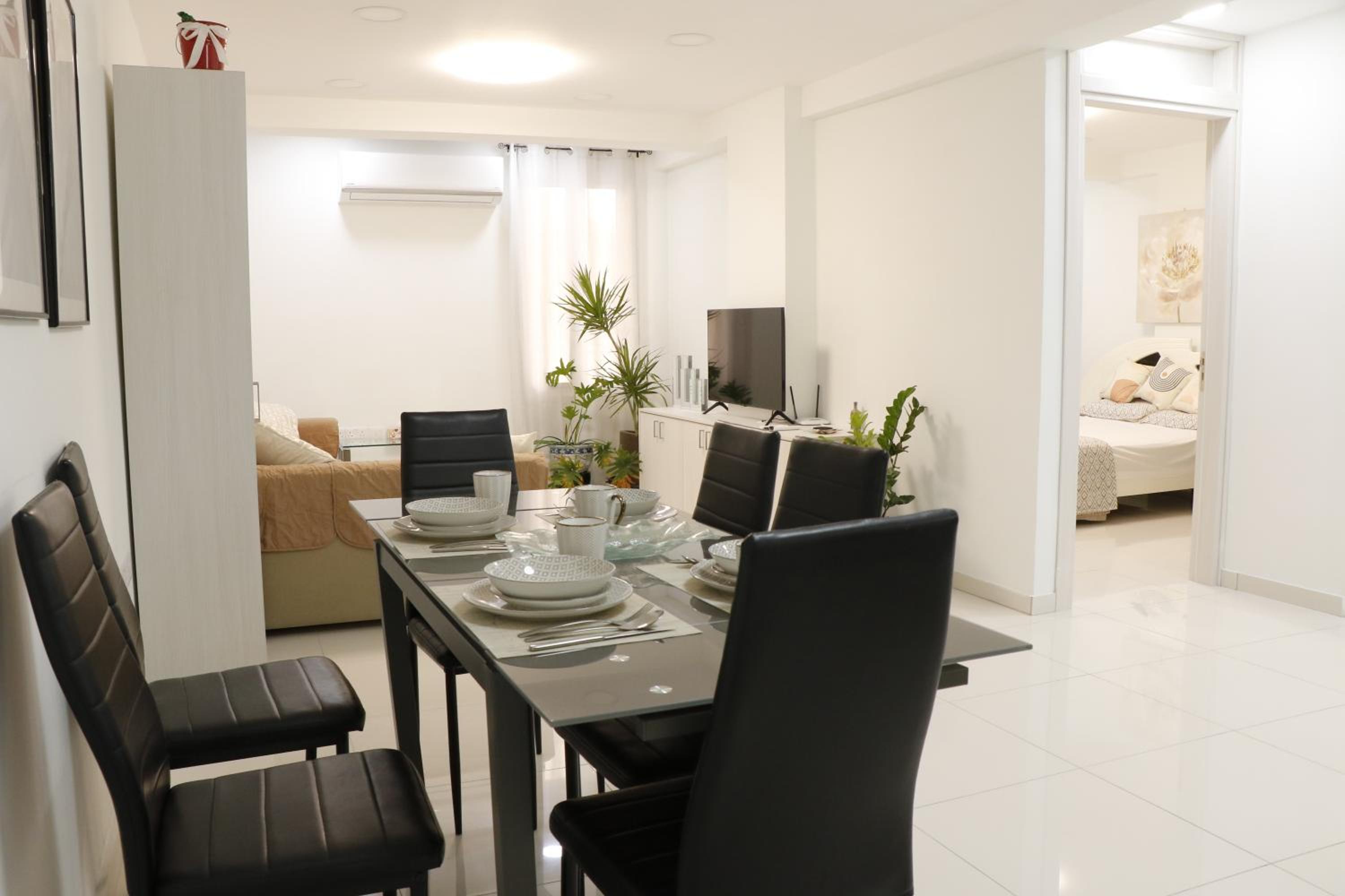 Spacious Apartment, NEAR PINIKOUDES BEACH