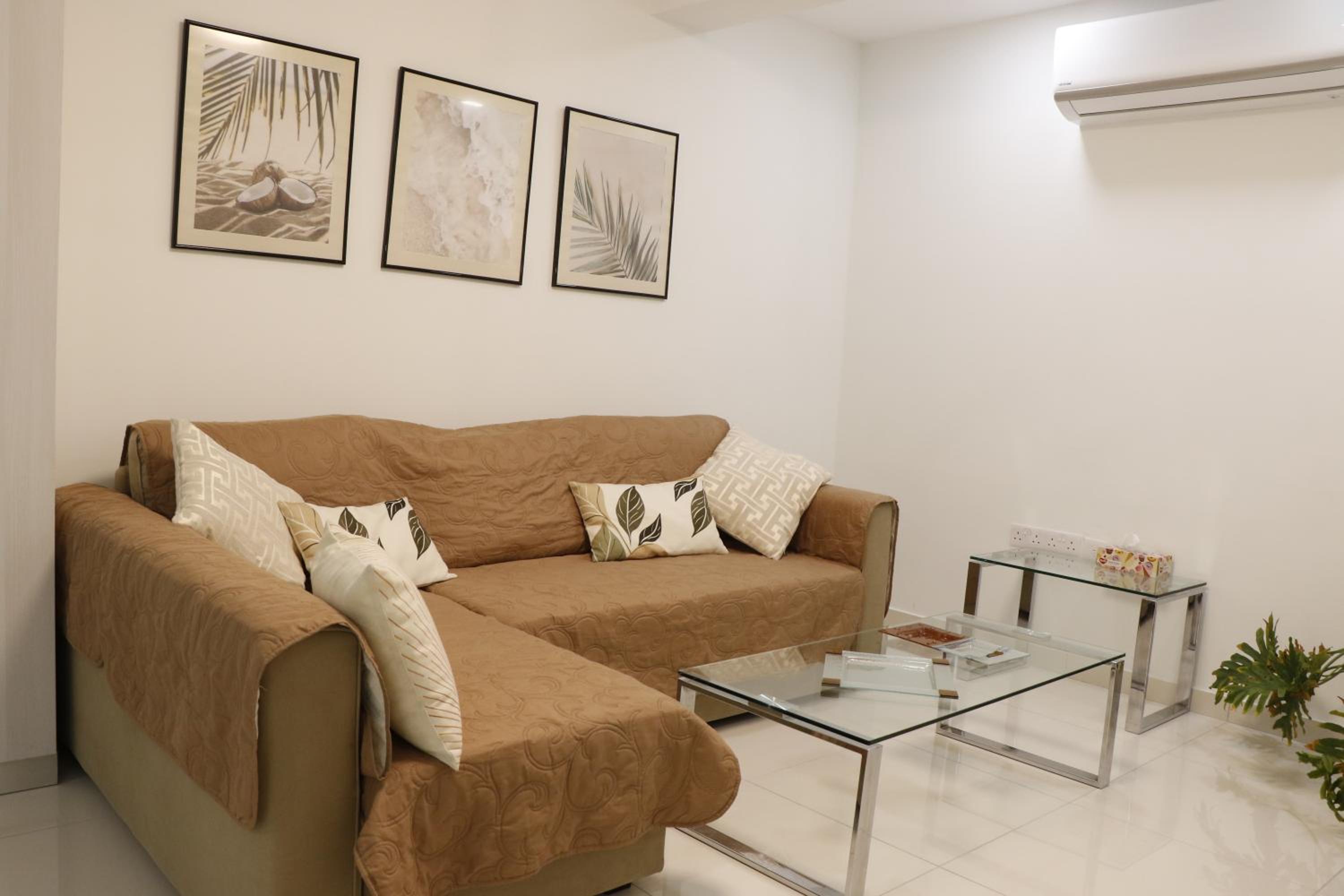 Spacious Apartment, NEAR PINIKOUDES BEACH
