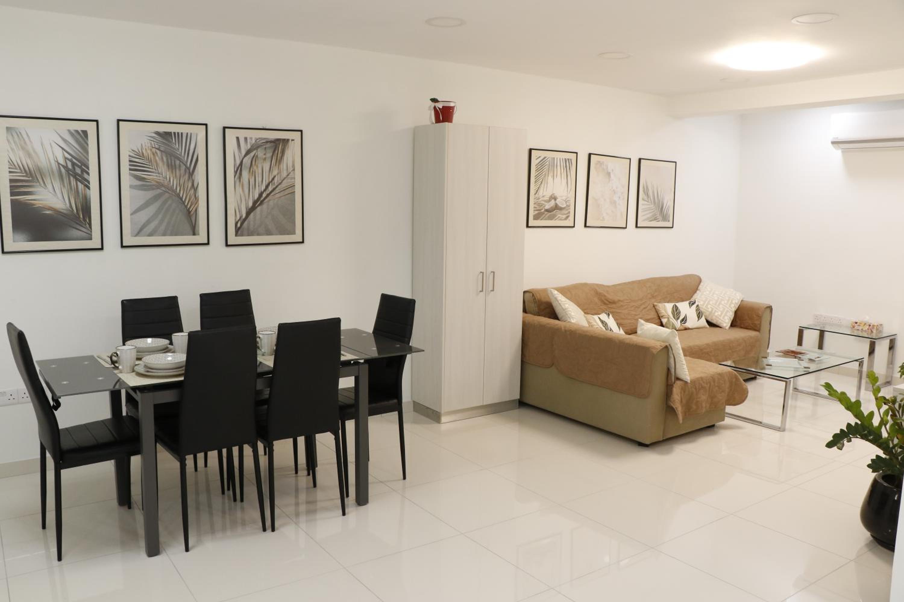 Spacious Apartment, NEAR PINIKOUDES BEACH