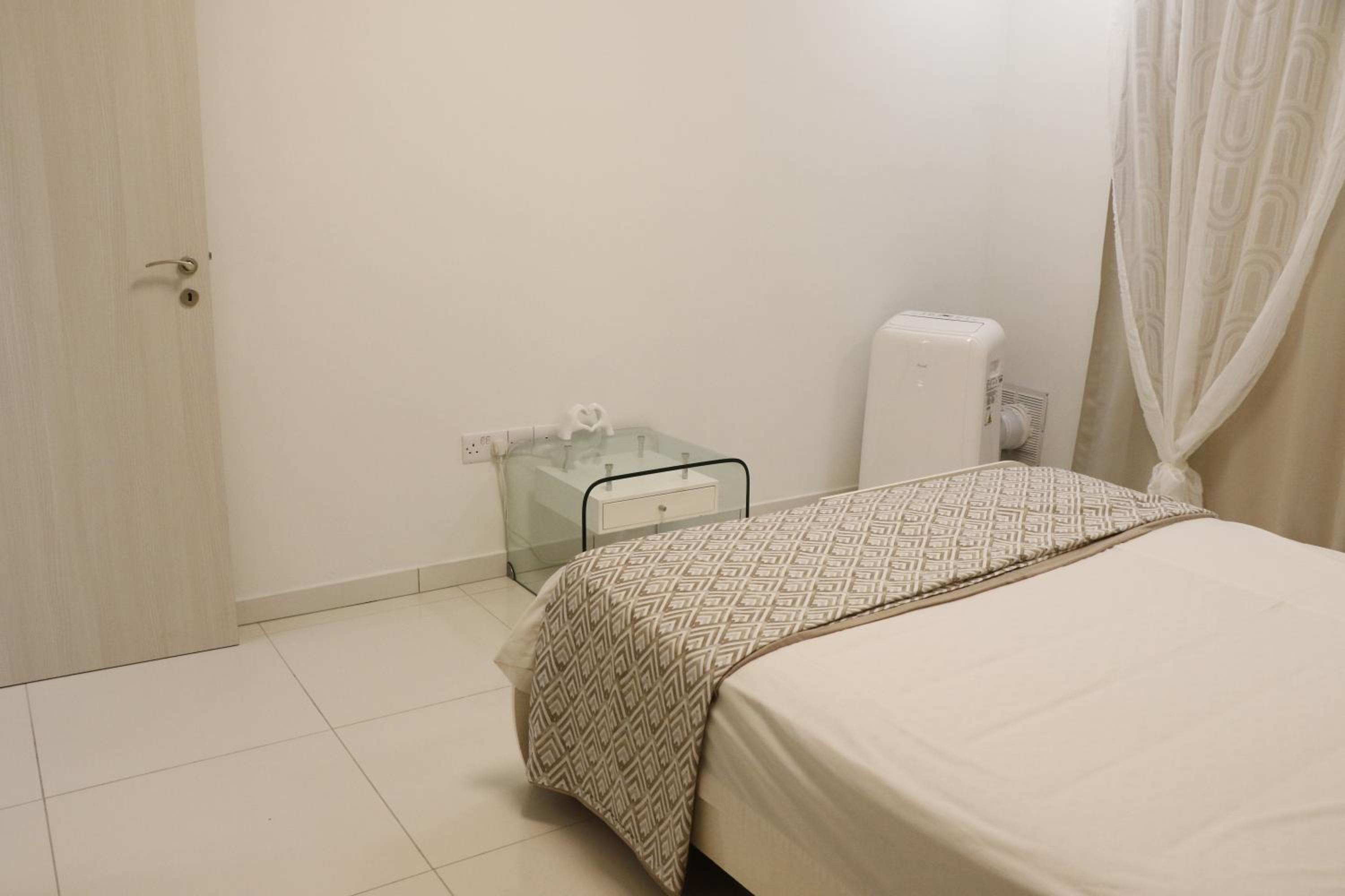 Spacious Apartment, NEAR PINIKOUDES BEACH
