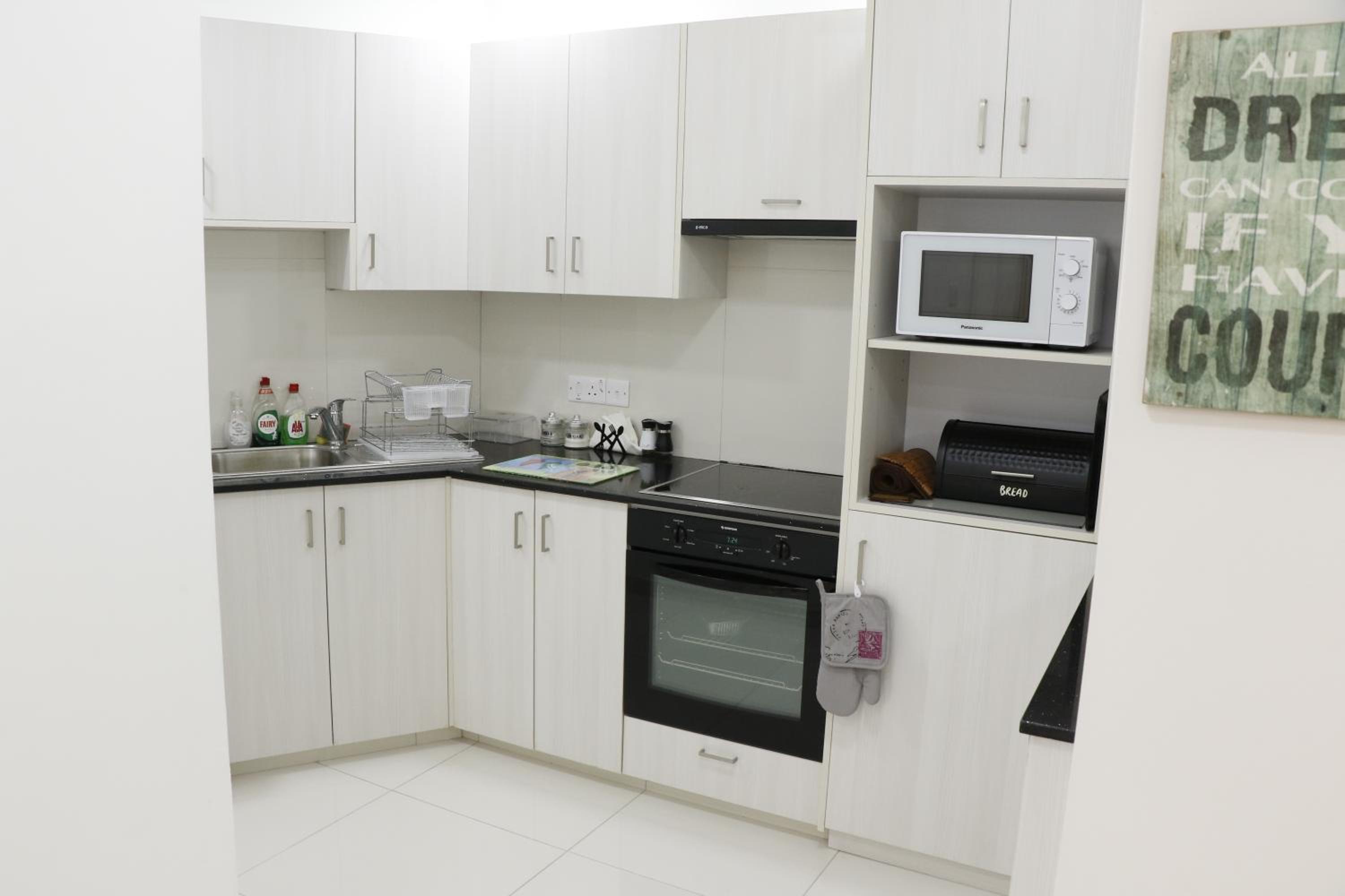 Spacious Apartment, NEAR PINIKOUDES BEACH