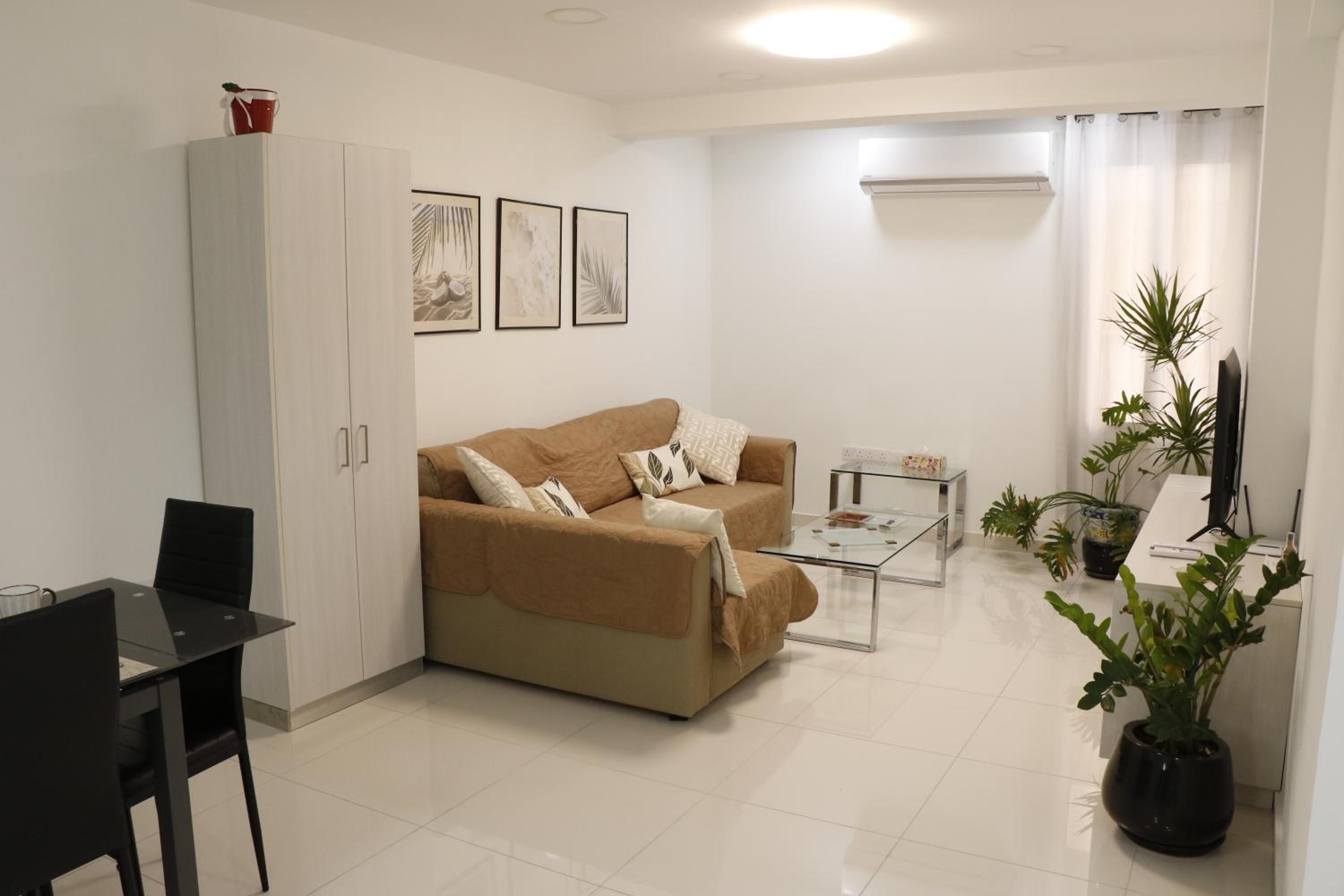 Spacious Apartment, NEAR PINIKOUDES BEACH