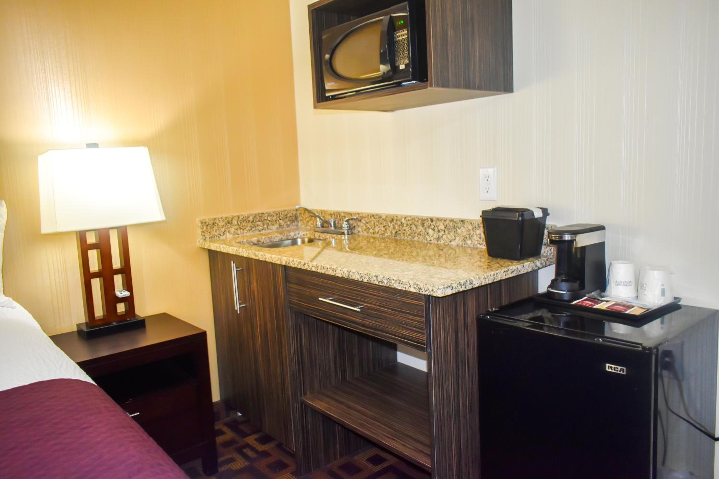 Days Inn by Wyndham Sylvan Lake