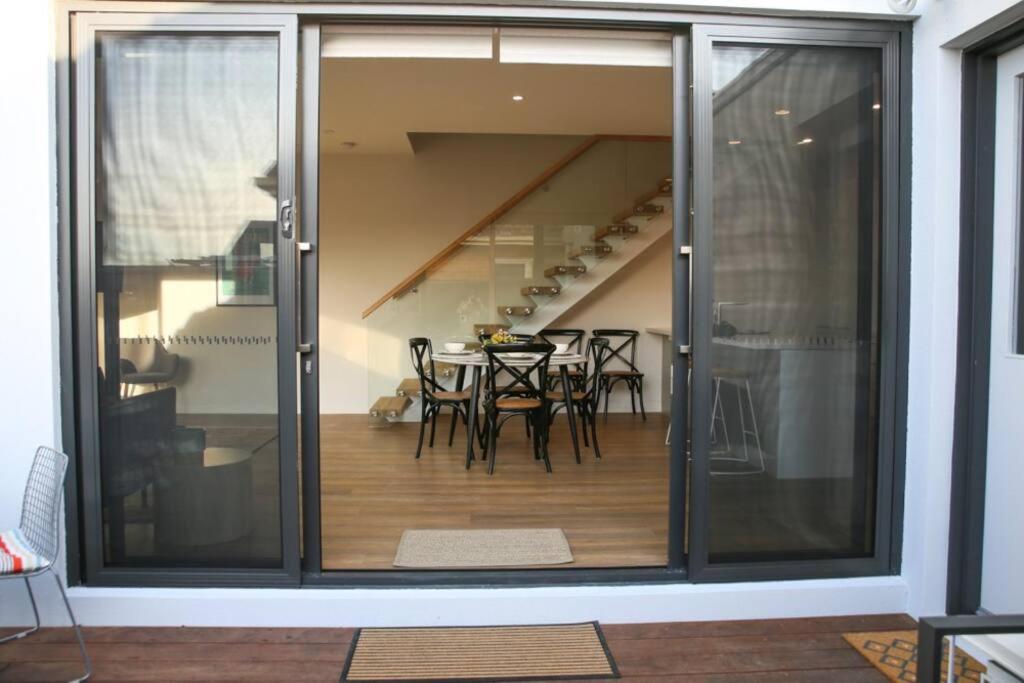 Modern Townhouse close to lake