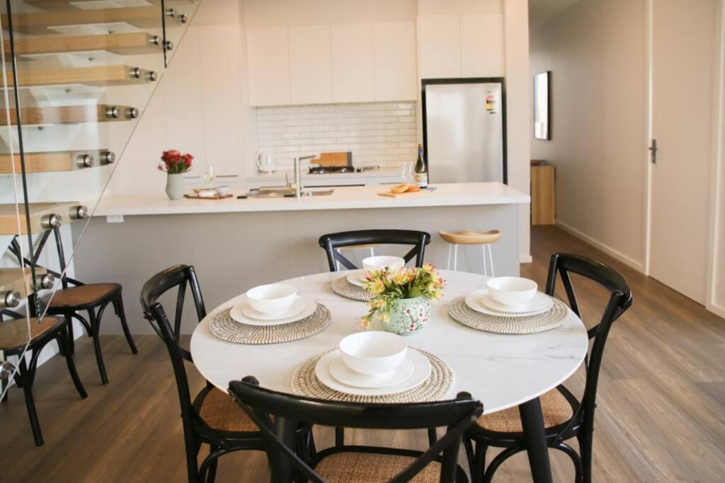 Modern Townhouse close to lake
