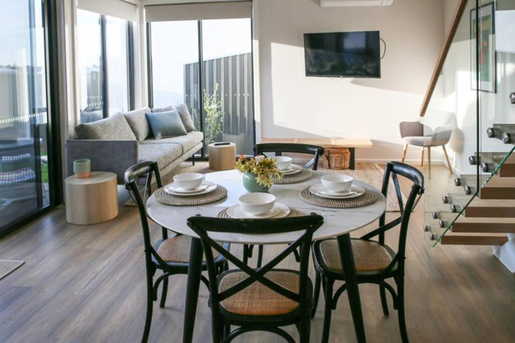 Modern Townhouse close to lake