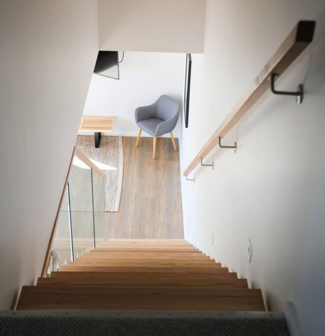 Modern Townhouse close to lake