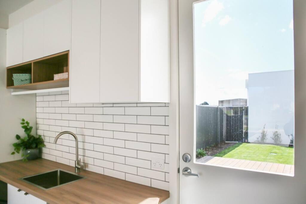 Modern Townhouse close to lake